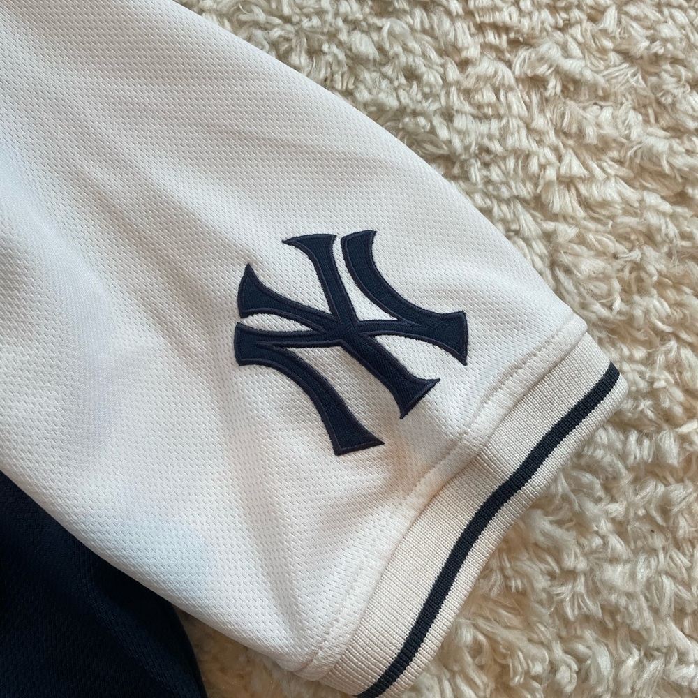 Youth Yankees Jersey - Picture 2 of 6